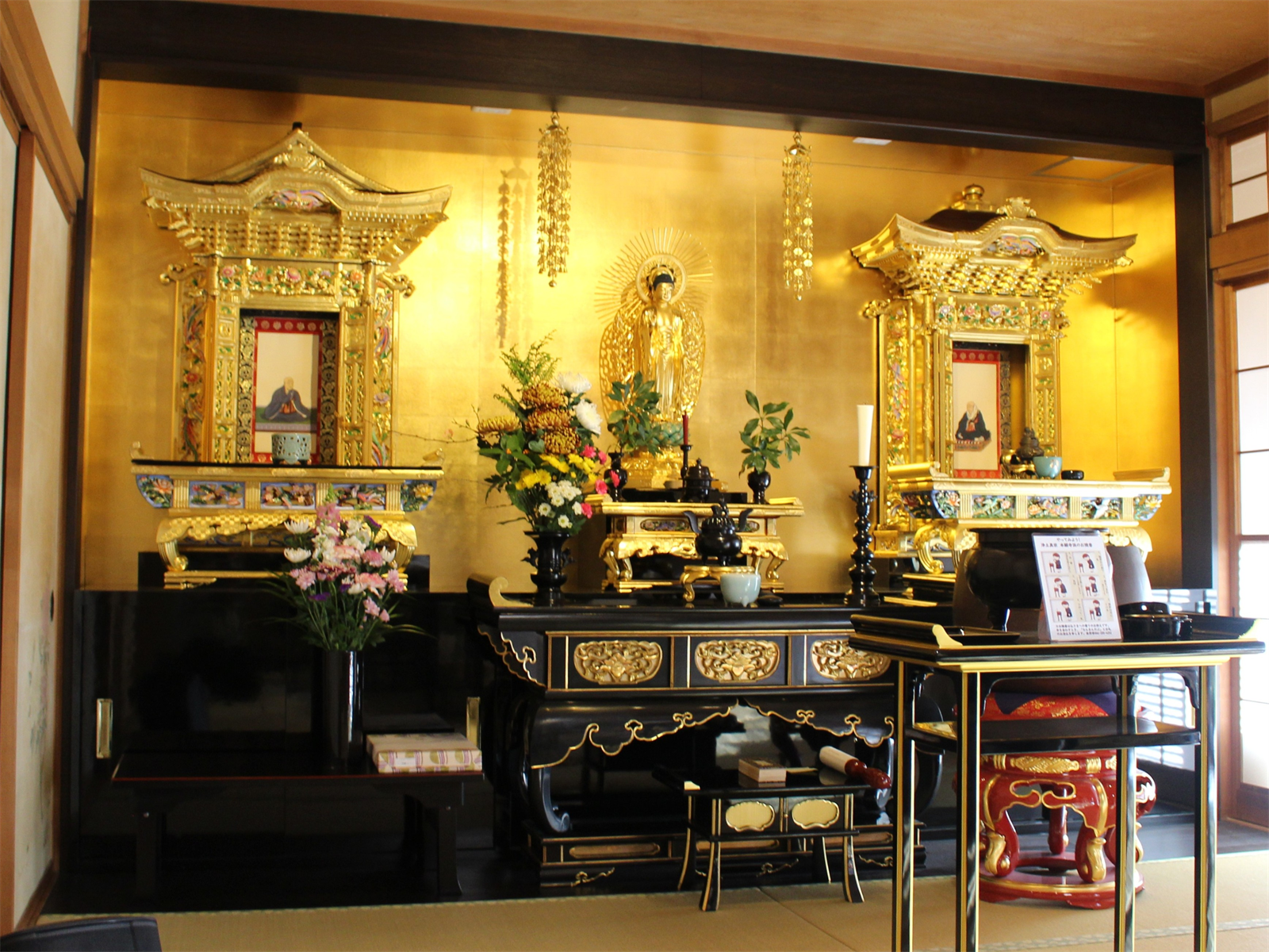 施設紹介 1 buddhist altar