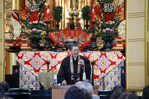 築地本願寺報恩講へ団体参拝いたしました。 2 築地本願寺報恩講へ団体参拝